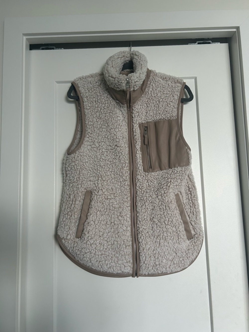 Abercrombie & Fitch Sherpa Fleece Vest - Taupe